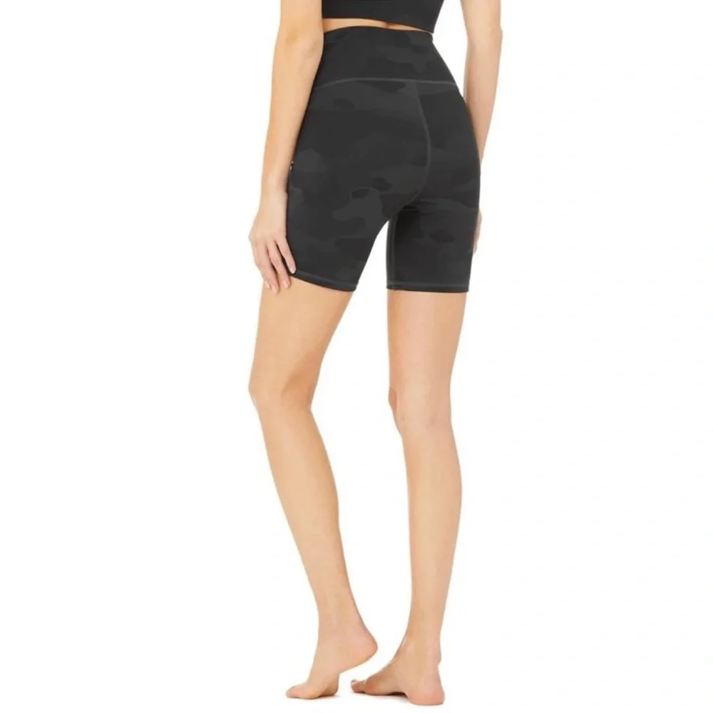 Alo Yoga Women's High Waist Vapor Short New With Tags Size XS
